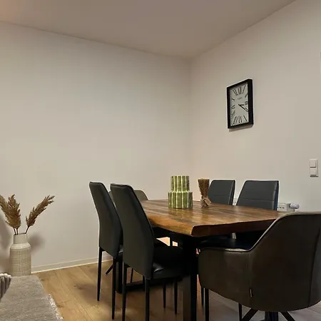 Feelgood 55, Elegantes In Magdeburg, Nur 1,8 Km Von Getec-arena Und Stadion Entfernt, Inklusive Parkplatz Und Netflix, Tierische Begleiter Willkommen Apartment *