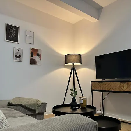 Feelgood 55, Elegantes In Magdeburg, Nur 1,8 Km Von Getec-arena Und Stadion Entfernt, Inklusive Parkplatz Und Netflix, Tierische Begleiter Willkommen * Magdeburg